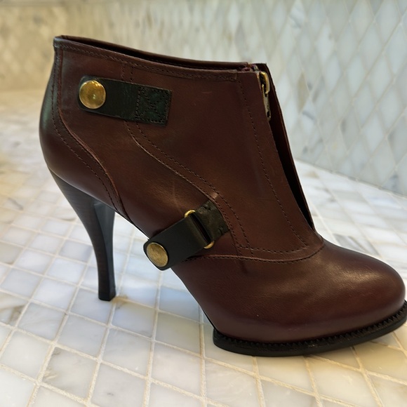 RARE Alexander McQueen booties with zipper.New, never worn! Soft Burgundy/black - Picture 2 of 5